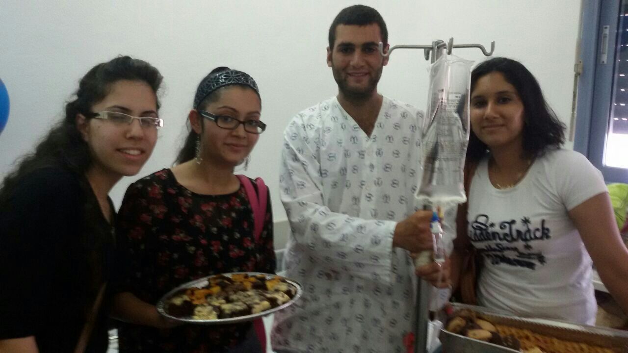 k_bnotashdodlmaanhayaleyzahal בנות אשדוד בביקור חולים וחלוקת צ'ופר בבית חולים