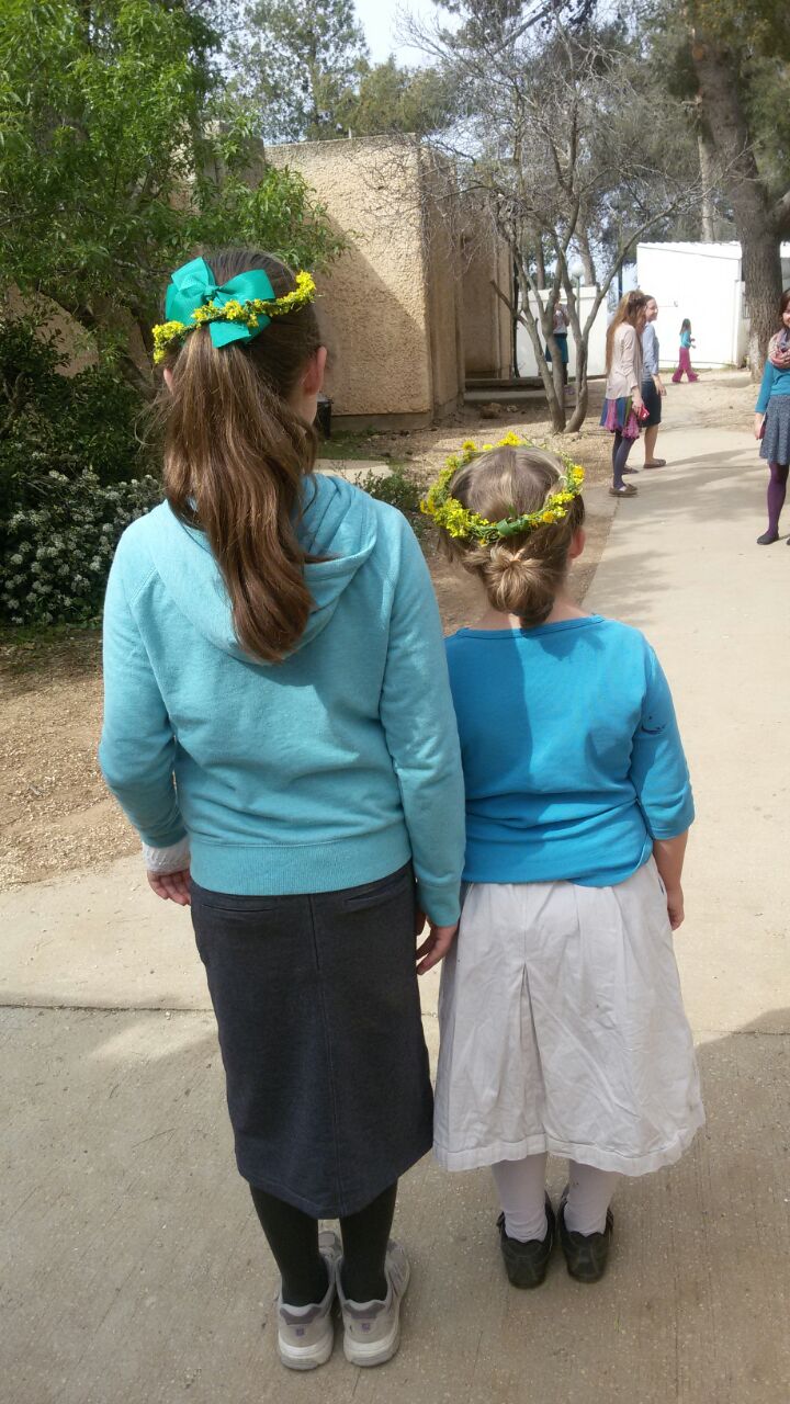 k_mechapesetshirutimyeladimbaaleitzrachimmeyuhadim 2 תלמידות מבית ספר ראשית