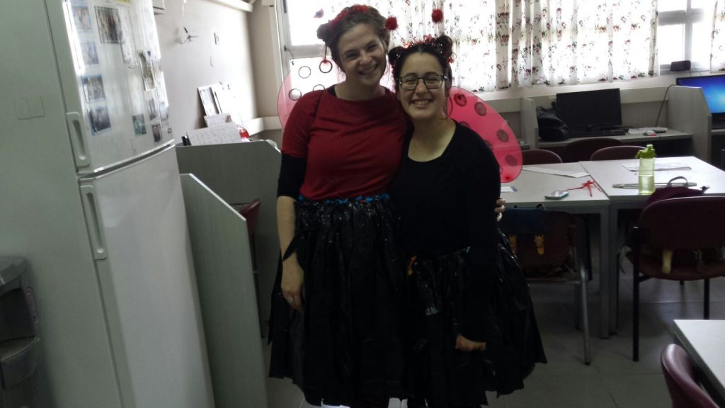 בנות השירות של בי"ס עירוני חשמונאים בפורים