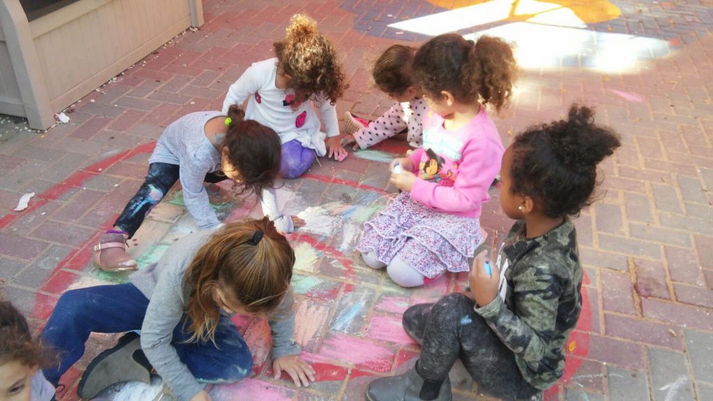 ילדי גן הראל מבשרת ציון בפעילות עם גירים