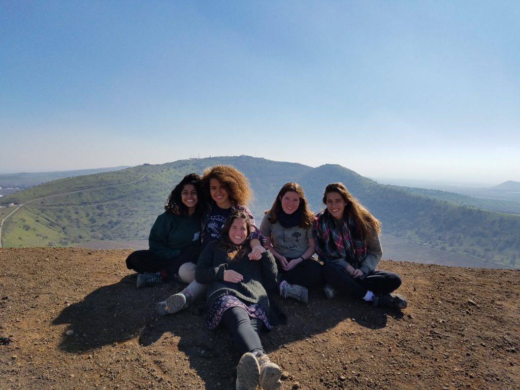בנות מדרשת ראש פינה בטיול