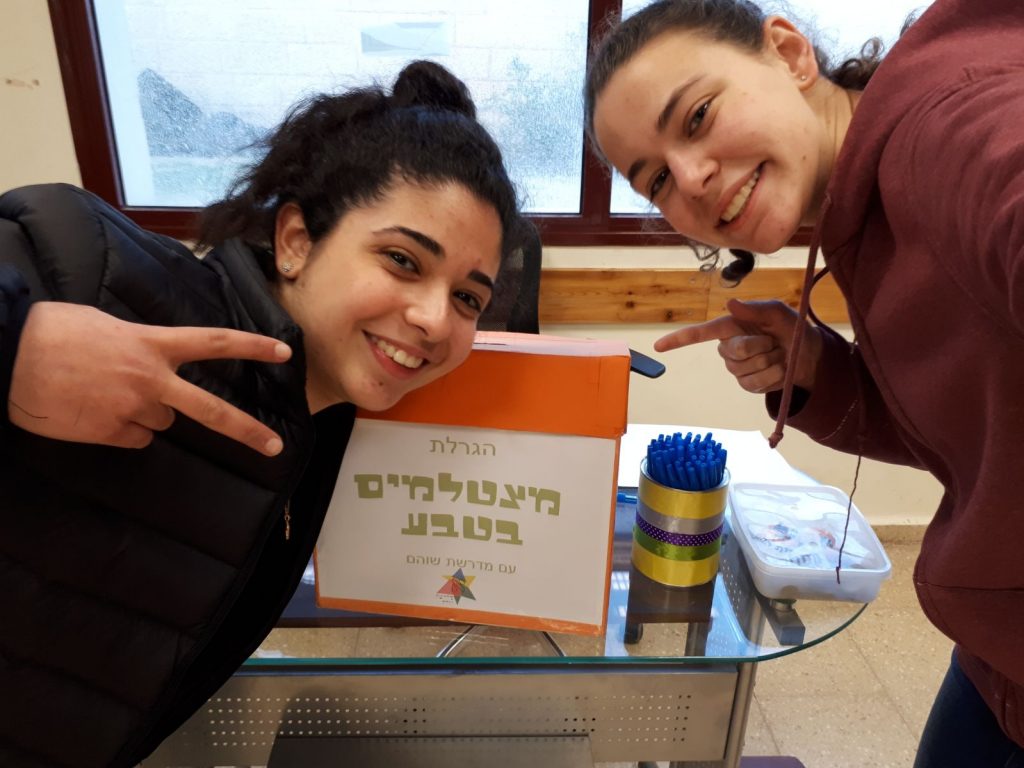 בנות שירות מדרשת שוהם מכינות פעילות