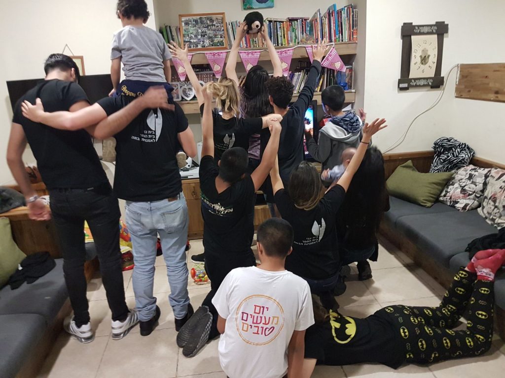 ילדי משפחתון עיריית רמת גן ביום המעשים הטובים