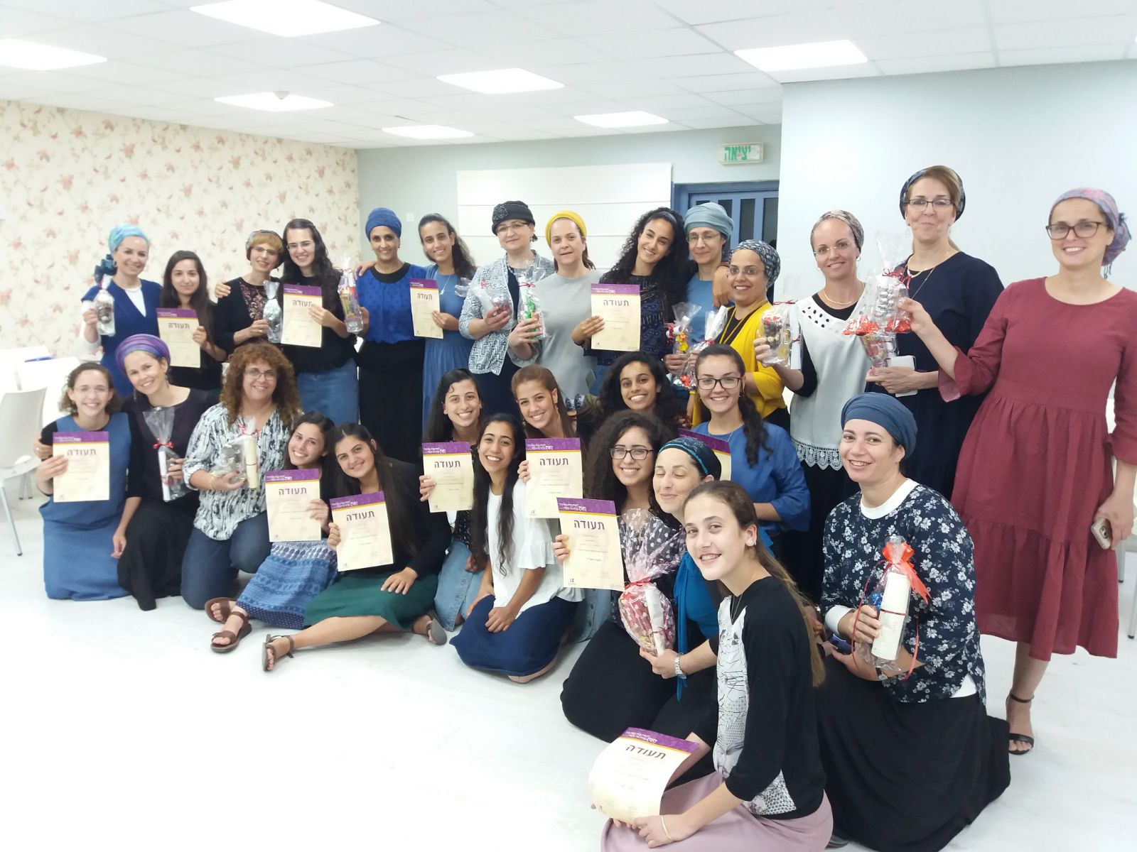 גיבוש אמהות ובנות במדרשת אהלה גיבוש אמהות ובנות במדרשת אהלה